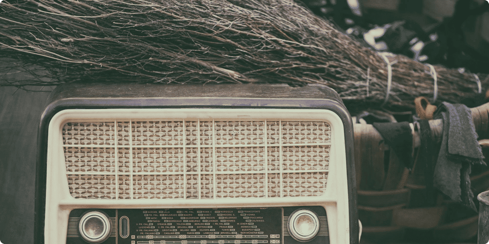 Explication du fonctionnement d'une radio de chantier avec lumière intégrée